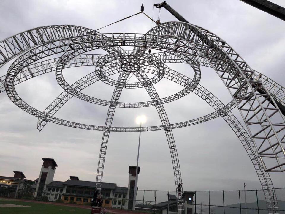 hoisting Install Dome Roof Truss System 吊装安装圆顶屋顶桁架系统