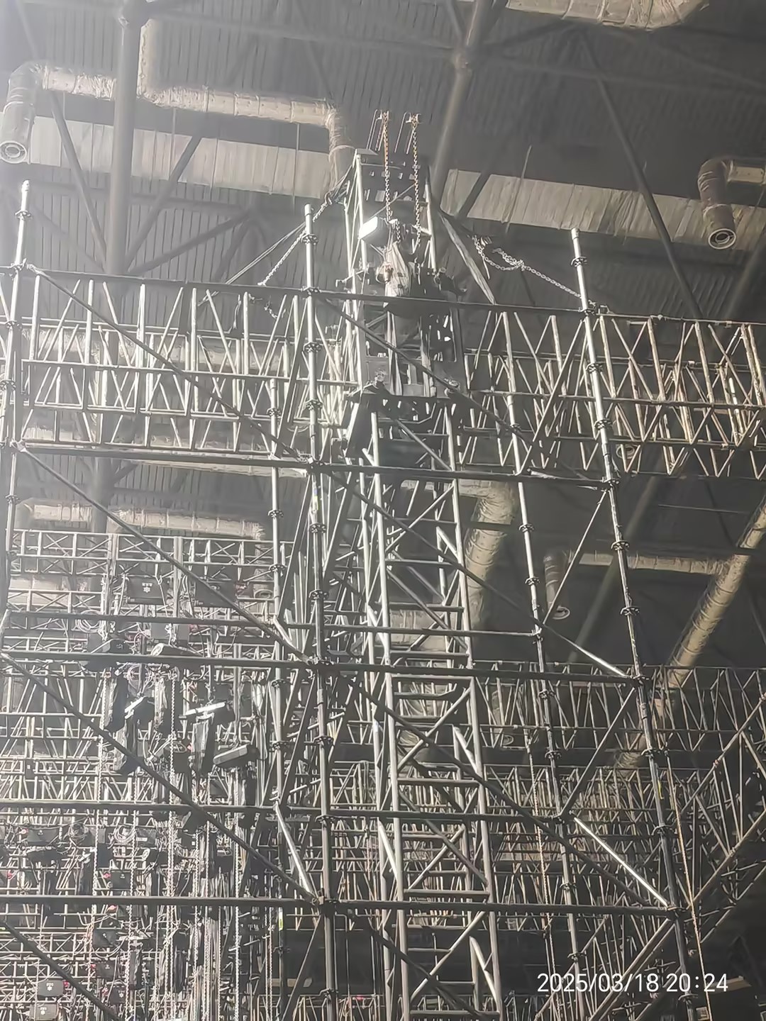 Measures have been taken to prevent chain slippage. 已经采取了防止链条滑倒的措施。