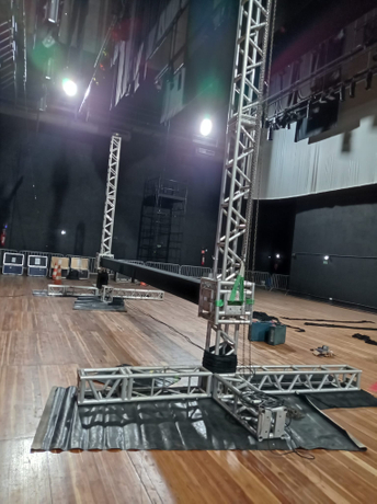 用于 LED 屏幕的高品质铝绅士照明架
