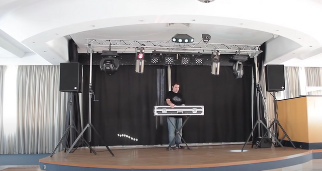 便携式 12 英寸音乐会舞台铝制 LED 方箱桁架