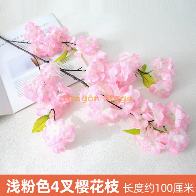 绿色植物，模拟植物墙，塑料草坪，阳台，室内背景，花墙，紫色浅粉红色，4端口樱花，1个分支
