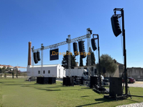 铝制LED屏幕和扬声器钉桁架14x8m