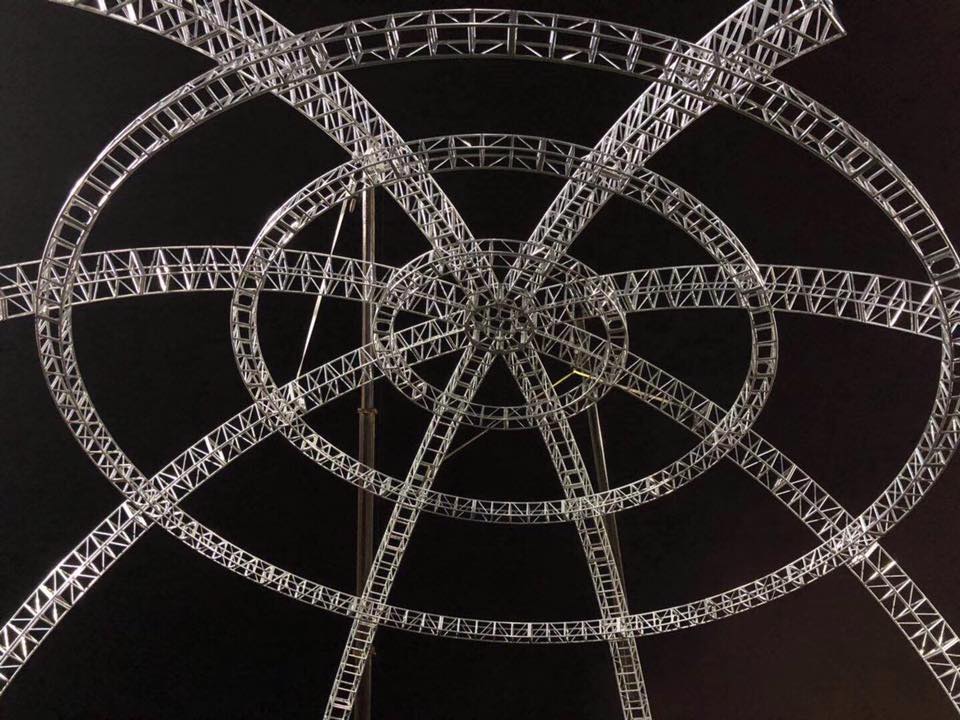 如何安装圆顶屋顶桁架系统