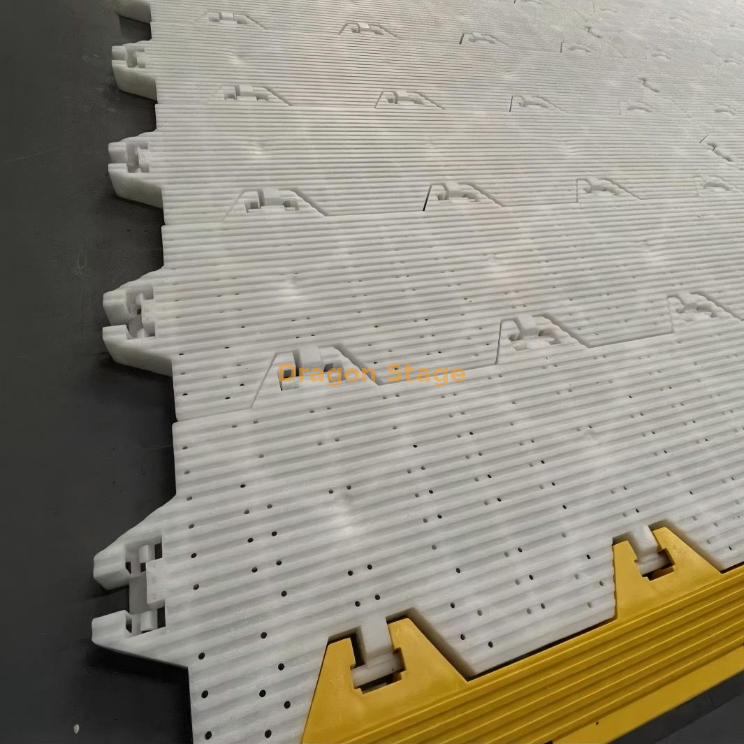 适用于草地和软地面的便携式活动地板