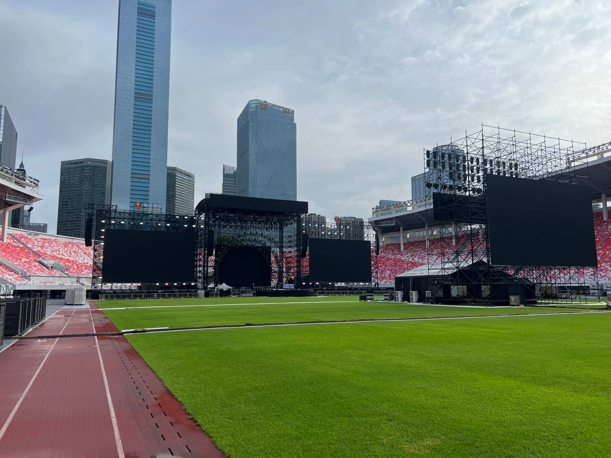 整个演播室音乐会舞台设计（FOH.jpg）