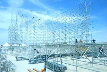 steel layher truss in construction.jpg