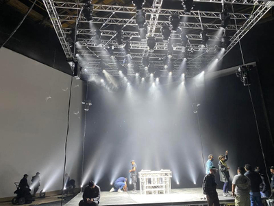 how do you hang the lighting truss indoor.jpg