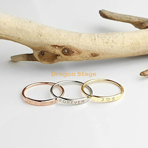 时尚设计 Diy 情侣字母不锈钢堆叠个性化定制名称雕刻小巧精致 Midi 酒吧结婚戒指