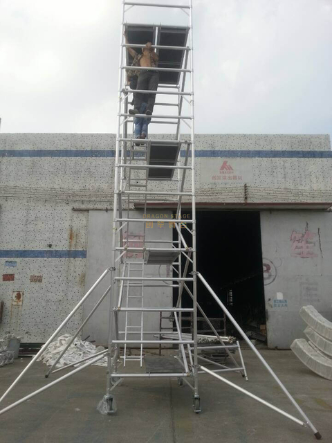 用于钢结构安装的铝制阶梯式脚手架塔