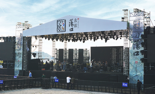 300*300mm弧形灯光桁架屋顶系统舞台桁架铝