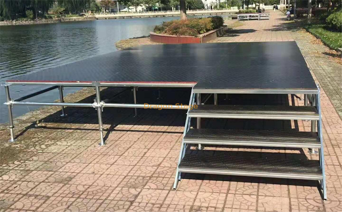 用于户外活动的快速环扣钢脚手架舞台 73.2x36.6m 高 1.2m 带 2 个楼梯
