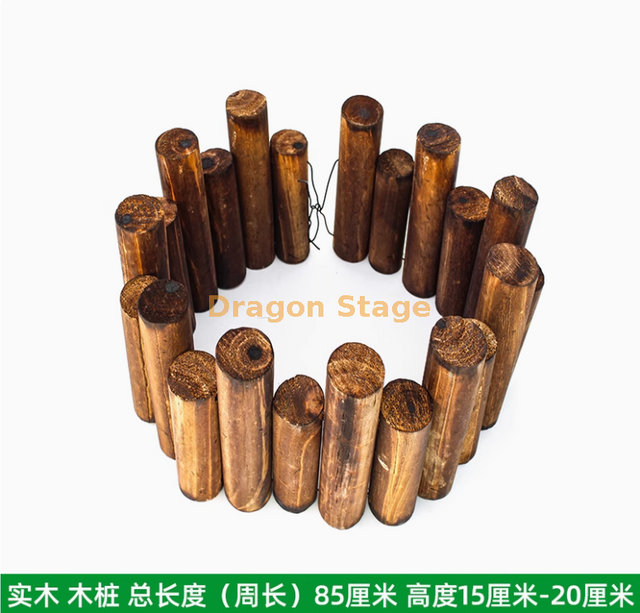 模拟的榕树叶，红枫叶，银杏叶，购物中心室内假树枝，咖啡彩色木桩