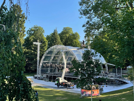 How Steel Clear Arch Roof Truss Combine with Layher Stage.jpeg