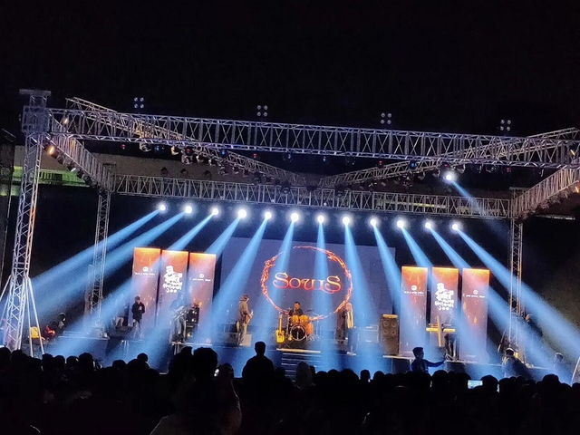 中国大型户外体育场雨棚屋顶舞台桁架系统