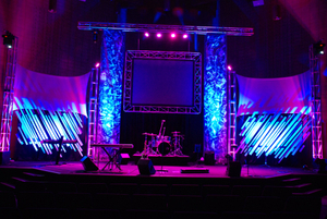 户外活动音乐会桁架舞台，用于带异形屋顶的音乐表演