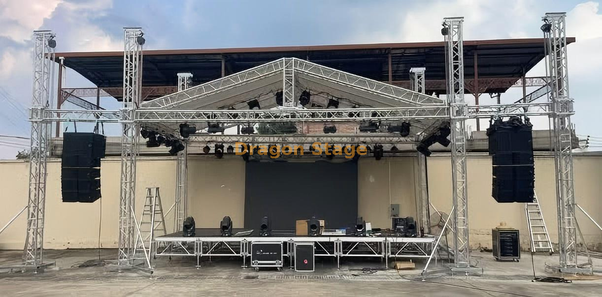 8x6x5m 户外铝制尖顶屋顶桁架系统，带双 2m 扬声器翼，适用于音乐会活动