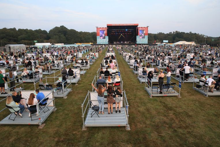 2x2米环形三边护栏音乐会观众平台.jpg